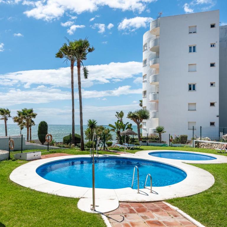 Stunning Beachfront Apartment in Calahonda - Apartamento de 2 dormitorios - Frente al océano - 5