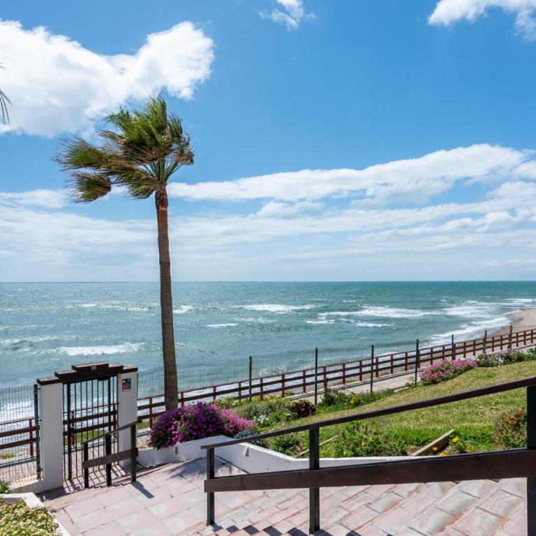 Stunning Beachfront Apartment in Calahonda - Apartamento de 2 dormitorios - Frente al océano - 4