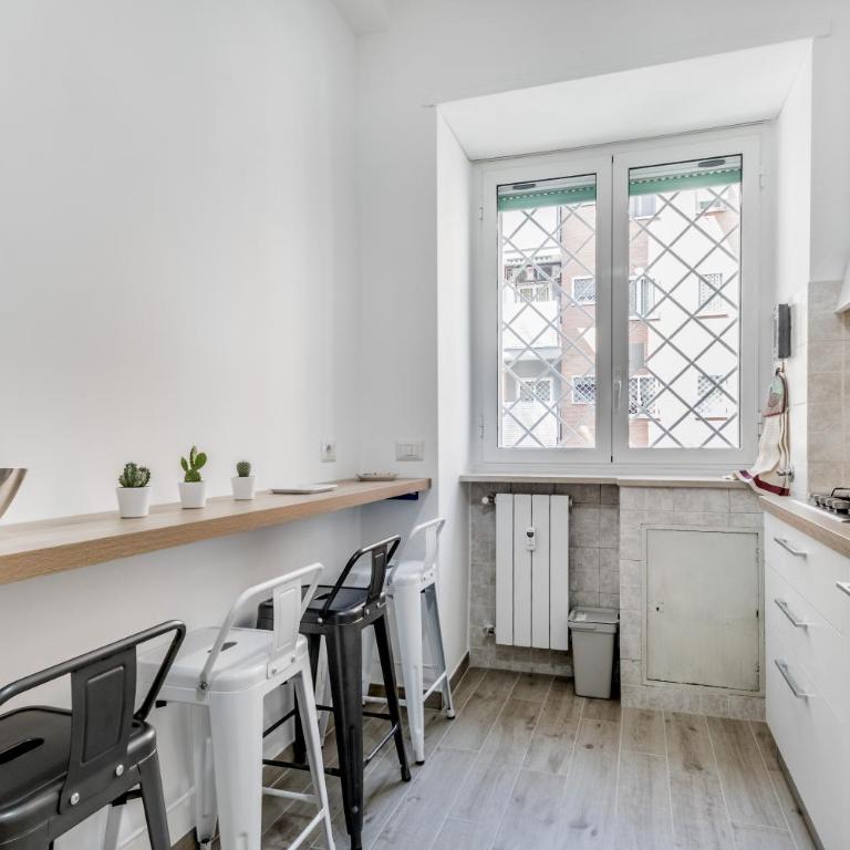 Elegant and spacious apartment facing the subway near the Vatican - Appartamento con 3 Camere da Letto - 17