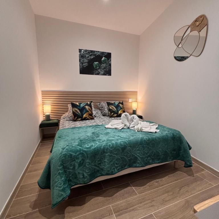 L'Emeraude - Deluxe Family Room - 1