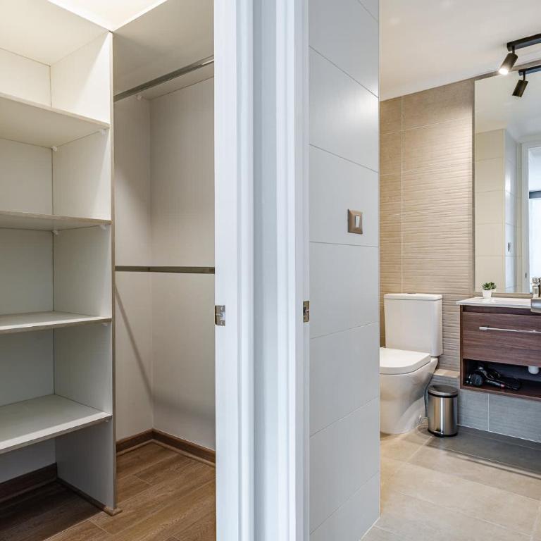 Modern & Cozy Apartment Steps from the Metro - Apartment - 12