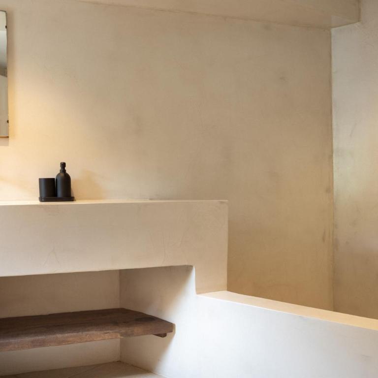 LETS HOLIDAYS Stay in a 14th-Century House with Pool in Tossa - Casa - 47