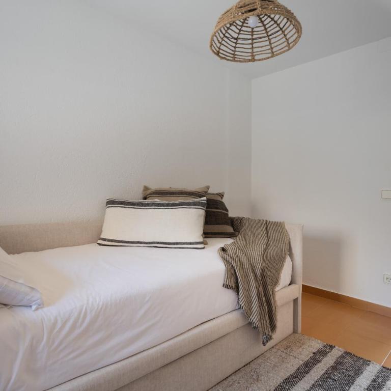 LETS HOLIDAYS Stay in a 14th-Century House with Pool in Tossa - Casa - 44