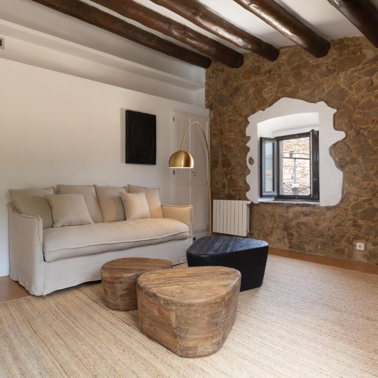 LETS HOLIDAYS Stay in a 14th-Century House with Pool in Tossa - Casa - 50