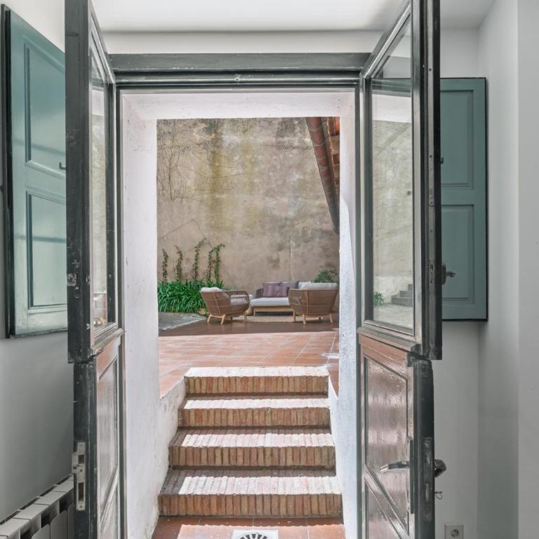 LETS HOLIDAYS Stay in a 14th-Century House with Pool in Tossa - Casa - 11