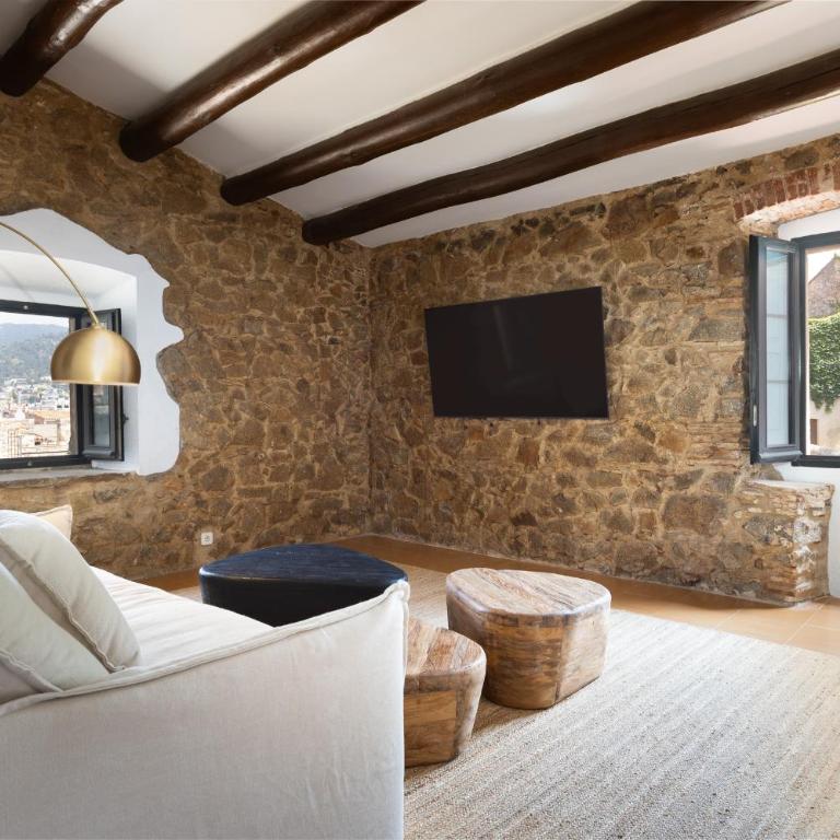 LETS HOLIDAYS Stay in a 14th-Century House with Pool in Tossa - Casa - 51