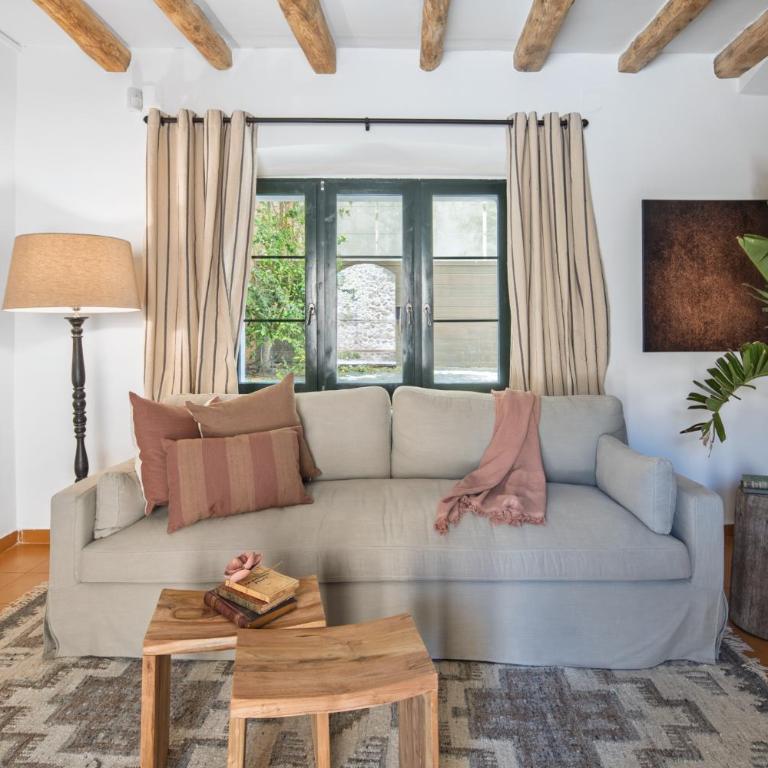 LETS HOLIDAYS Stay in a 14th-Century House with Pool in Tossa - Casa - 24