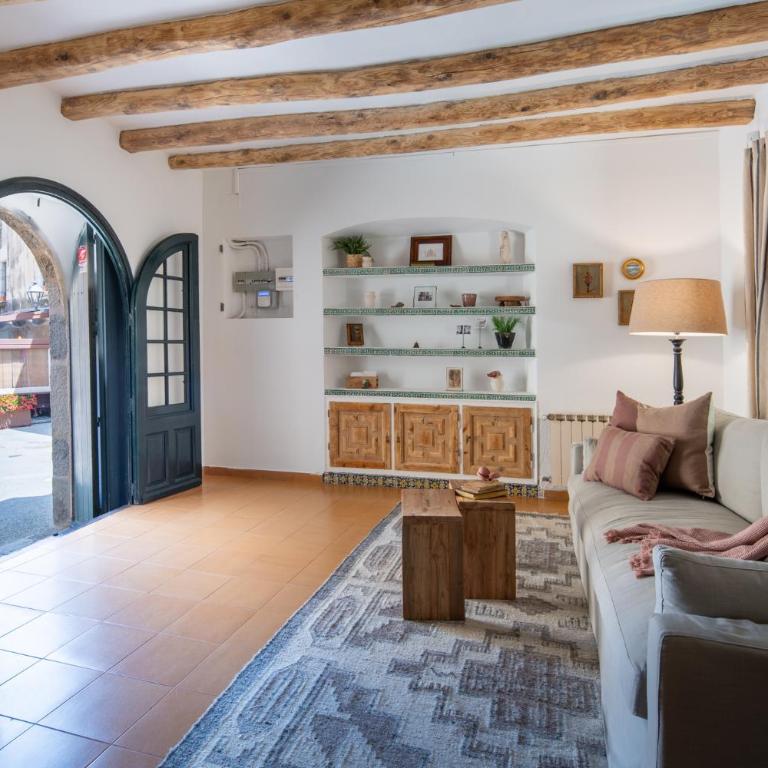 LETS HOLIDAYS Stay in a 14th-Century House with Pool in Tossa - Casa - 22