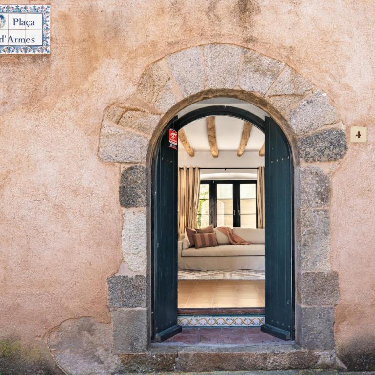LETS HOLIDAYS Stay in a 14th-Century House with Pool in Tossa - Casa - 60