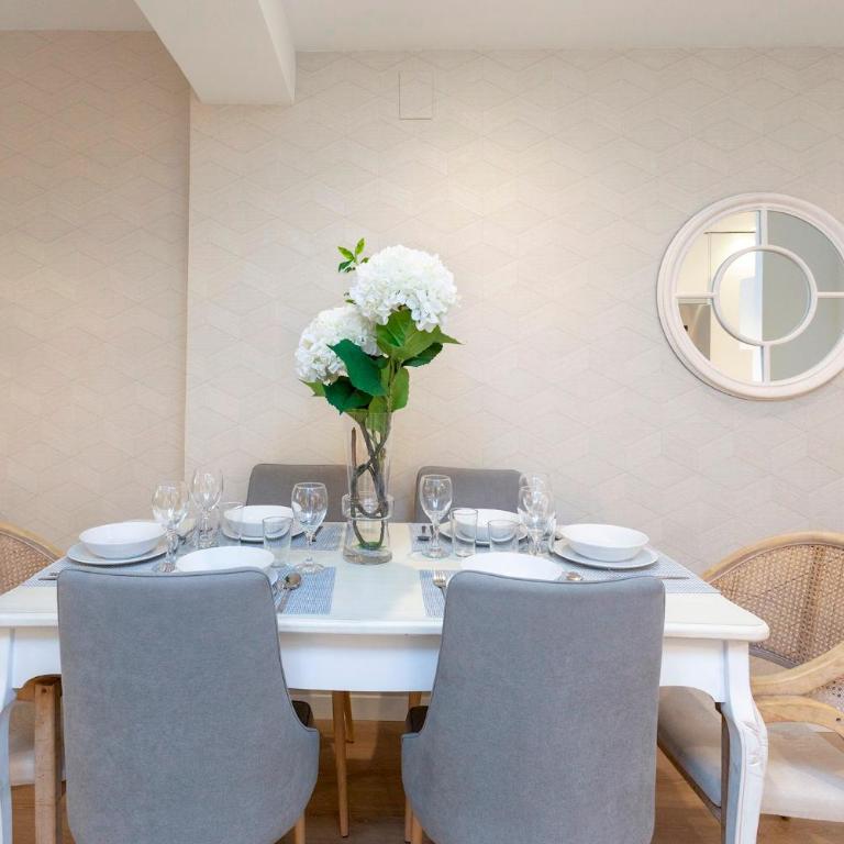 Genteel Home Martínez Campos II - Three-Bedroom Apartment - 22