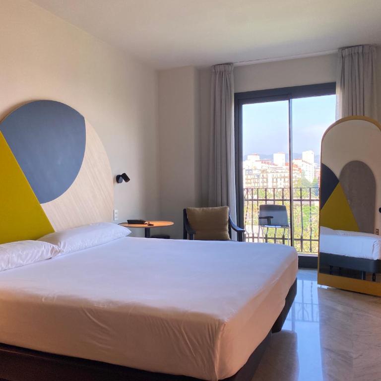 Onix Fira - Double Room with Balcony and Park View - 1