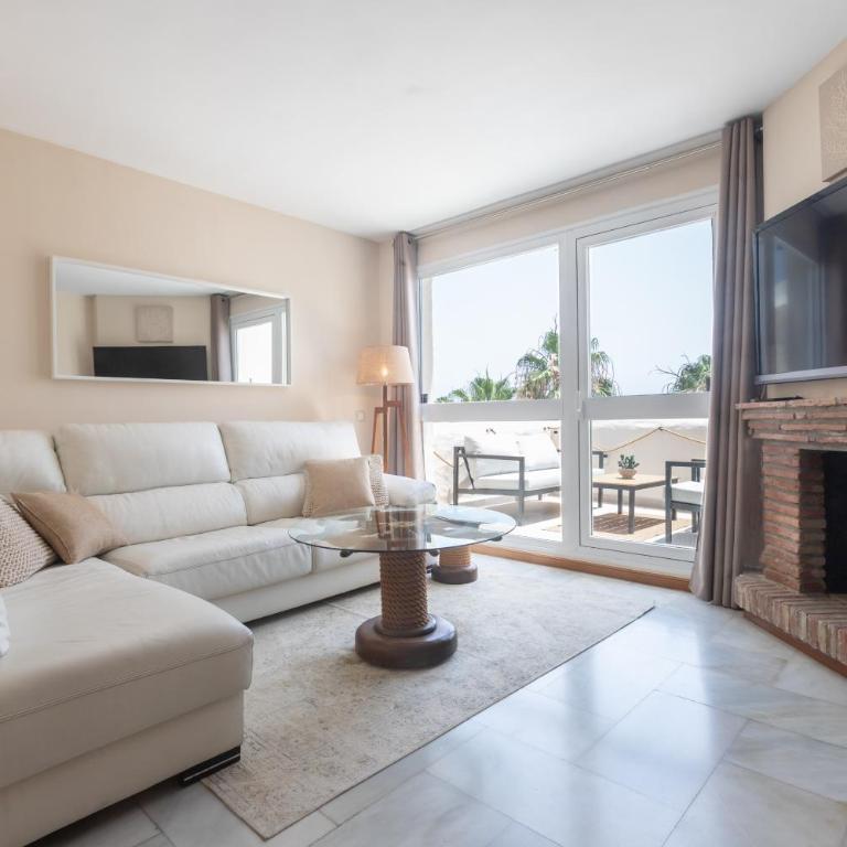 Sea View Benalmadena, Puerto Marina 2BR Terrace - Two-Bedroom Apartment with Harbor View - 4