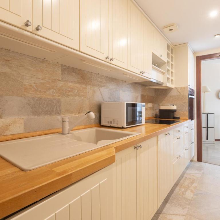 Sea View Benalmadena, Puerto Marina 2BR Terrace - Two-Bedroom Apartment with Harbor View - 14