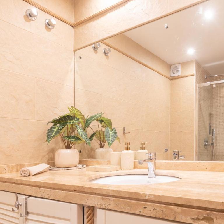 Sea View Benalmadena, Puerto Marina 2BR Terrace - Two-Bedroom Apartment with Harbor View - 27