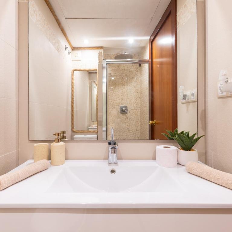 Sea View Benalmadena, Puerto Marina 2BR Terrace - Two-Bedroom Apartment with Harbor View - 28