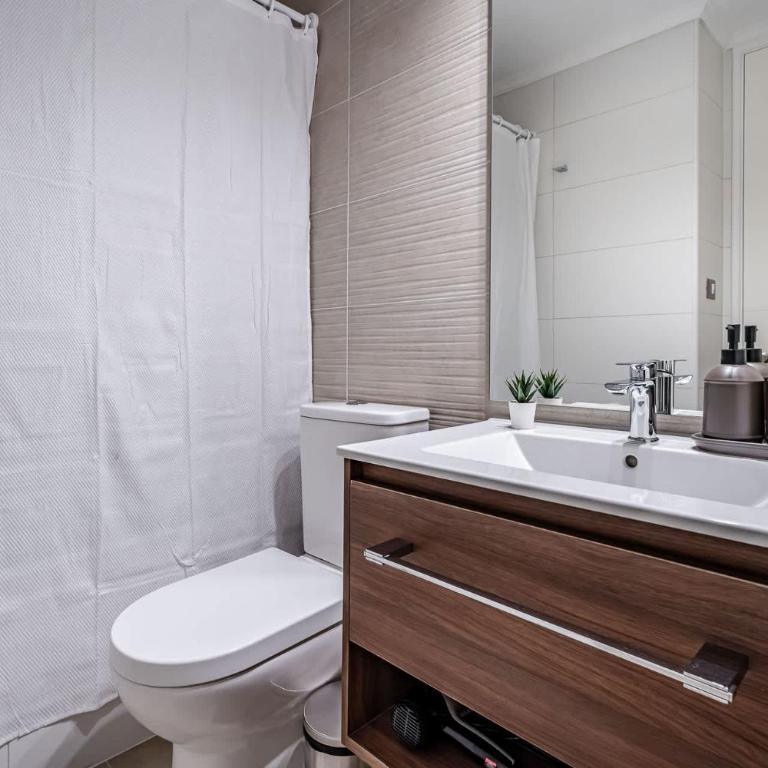 Cozy Apartment with AC Steps from Metro Hospitales - Apartment - 9