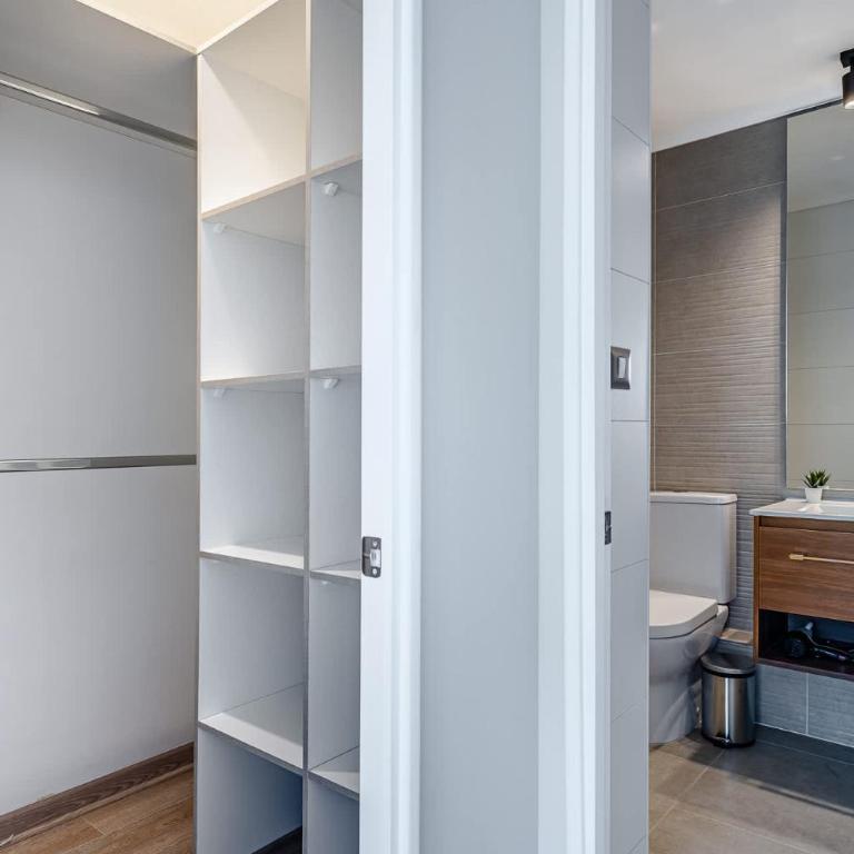 Cozy Apartment with AC Steps from Metro Hospitales - Apartment - 10