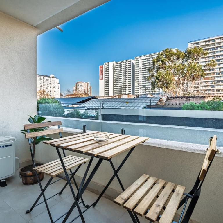 Cozy Apartment with AC Steps from Metro Hospitales - Apartment - 14