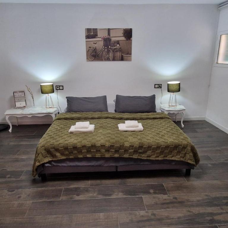 Stylish & Fully furnished 3 Bedrooms Flat-4 min Walk to Albufereta beach - Three-Bedroom Apartment - 11