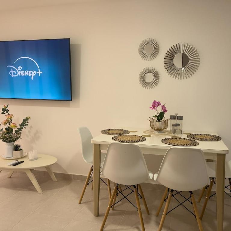 2 cuartos AC y piscina - Two-Bedroom Apartment - 9