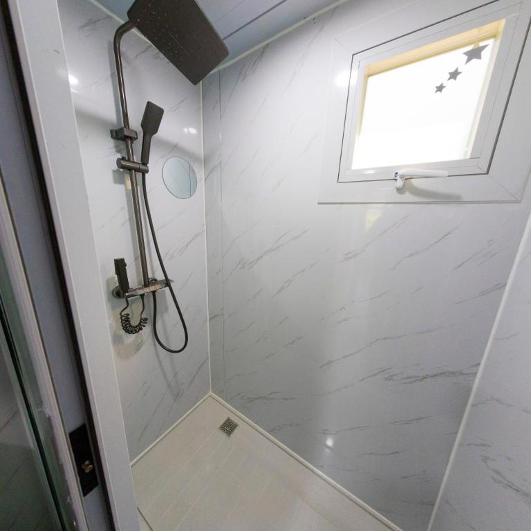 Tiny House Ljiljan - One-Bedroom Apartment with Balcony - 43