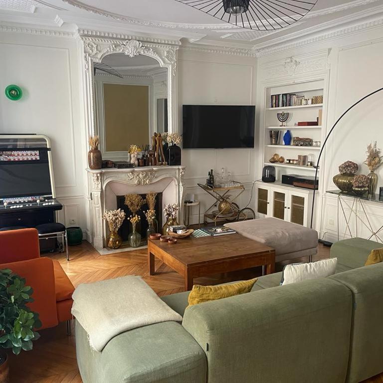 Elegant Haussmann apartment - Champs-Élysées - One-Bedroom Apartment - 1