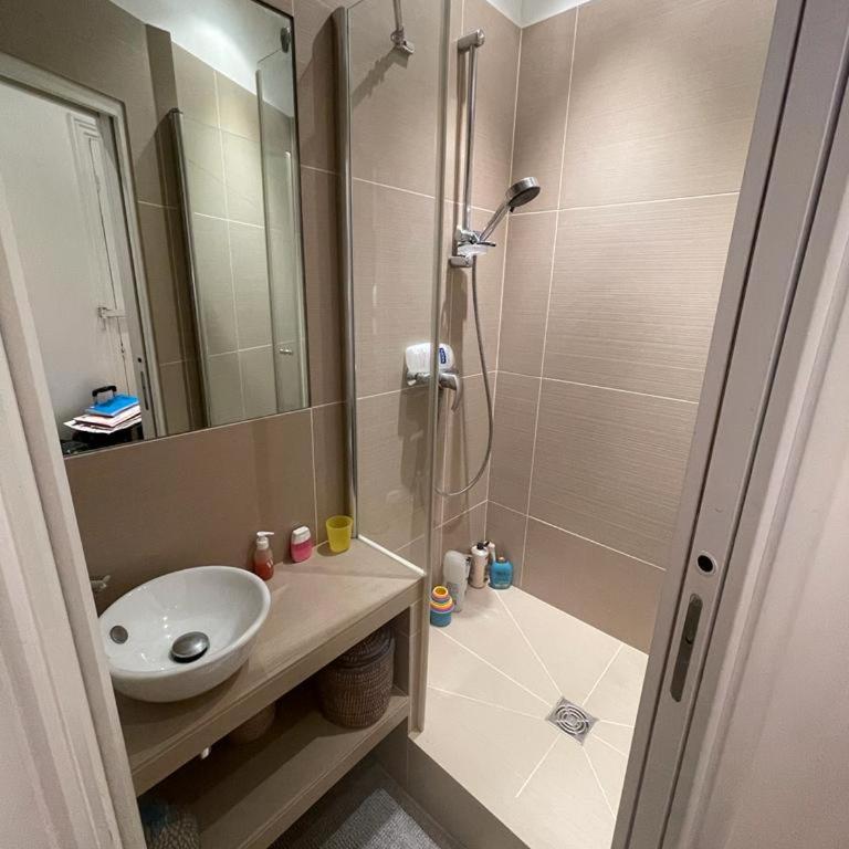 Elegant Haussmann apartment - Champs-Élysées - One-Bedroom Apartment - 2