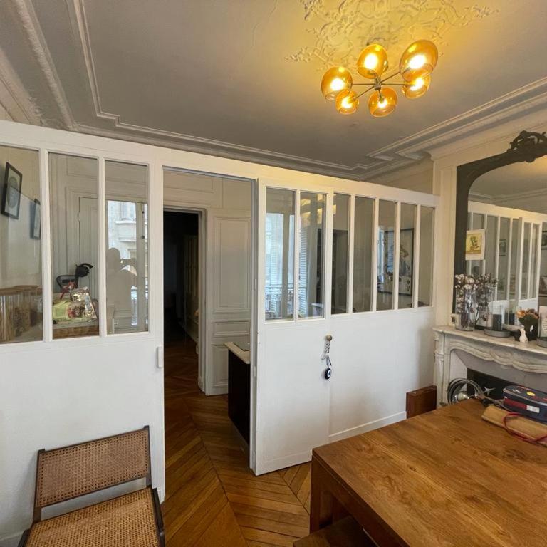Elegant Haussmann apartment - Champs-Élysées - One-Bedroom Apartment - 10
