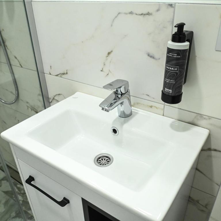 Republic Square Luxury Suites - Executive Apartman - 6