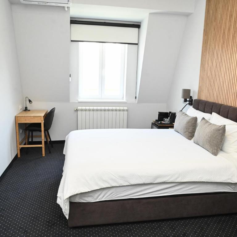 Republic Square Luxury Suites - Executive Apartman - 3