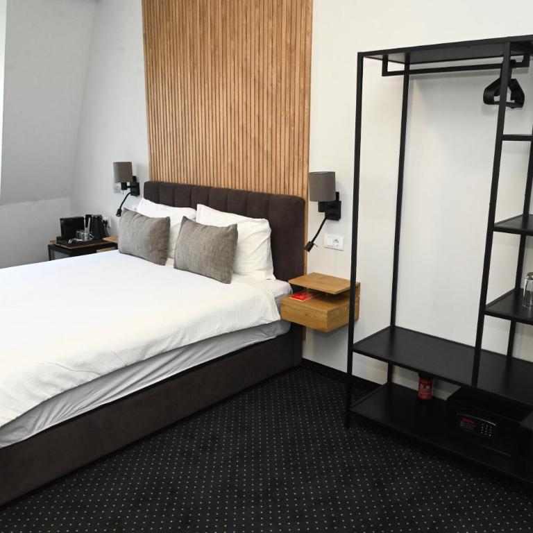 Republic Square Luxury Suites - Executive Apartman - 2