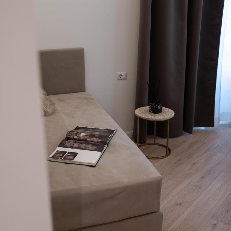 Romart Luxury Rooms - Camera Matrimoniale Deluxe con 1 Letto Supplementare - 13