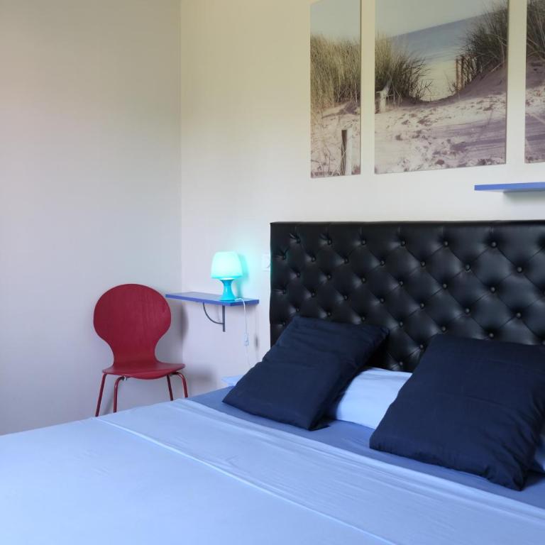 charming family house with pool located at L'isle sur la sorgue - sleeps 8 - Four-Bedroom Vacation Home - 20