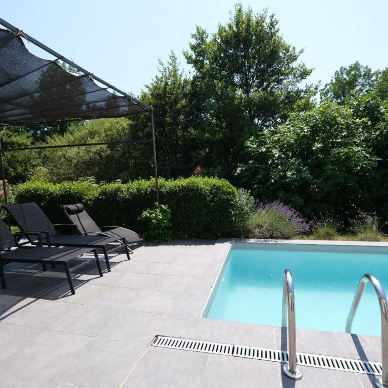 charming family house with pool located at L'isle sur la sorgue - sleeps 8 - Four-Bedroom Vacation Home - 5