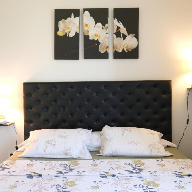 charming family house with pool located at L'isle sur la sorgue - sleeps 8 - Four-Bedroom Vacation Home - 18