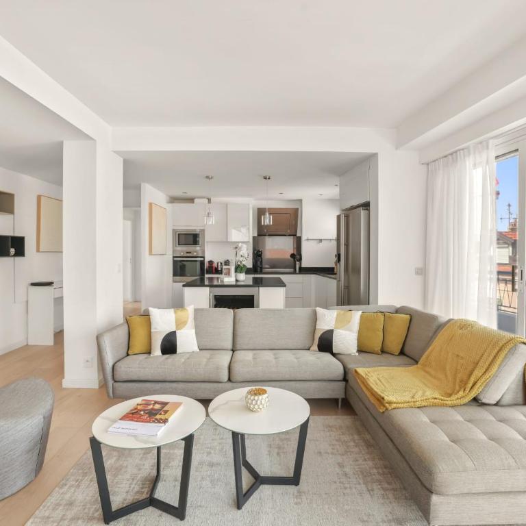 REF 1493 - Cannes -City Center Banane District - Apartment - 5