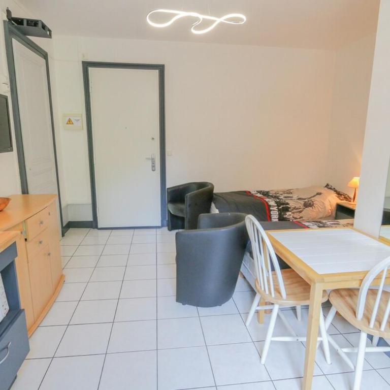 Studio dans palace Beausite en étage proche commodités - Studio avec Vue sur Jardin - 9