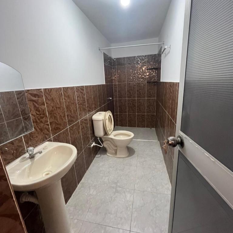 Zzi - Single Room with Shared Bathroom - 2