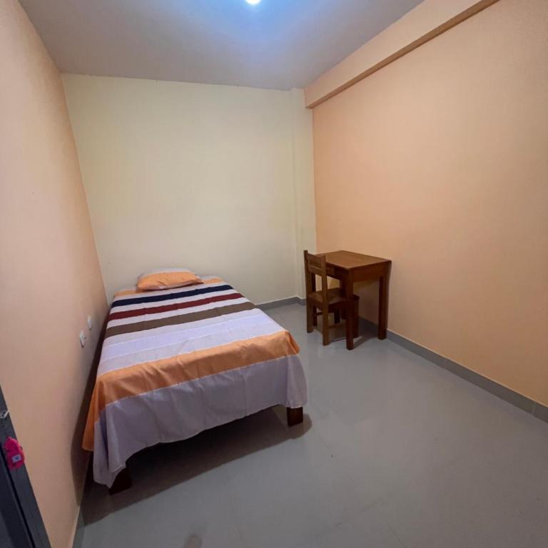 Zzi - Single Room with Shared Bathroom - 4