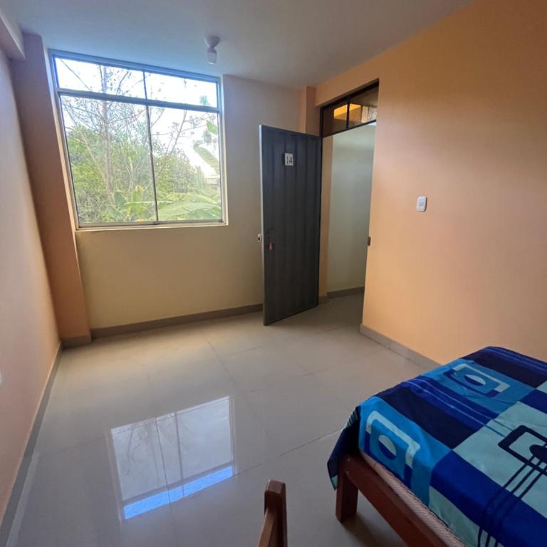 Zzi - Single Room with Shared Bathroom - 6