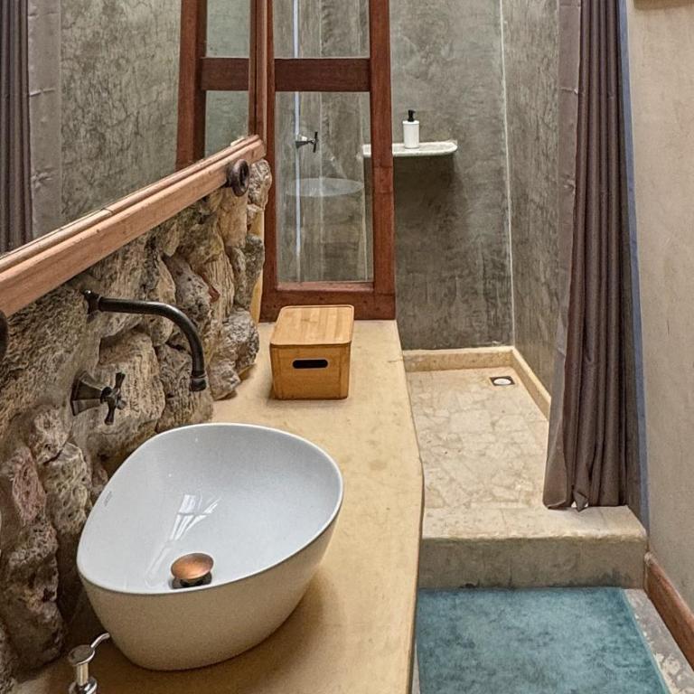 Casa del Tunel Lodge in Getsemani - Deluxe Double or Twin Room with Balcony - 9