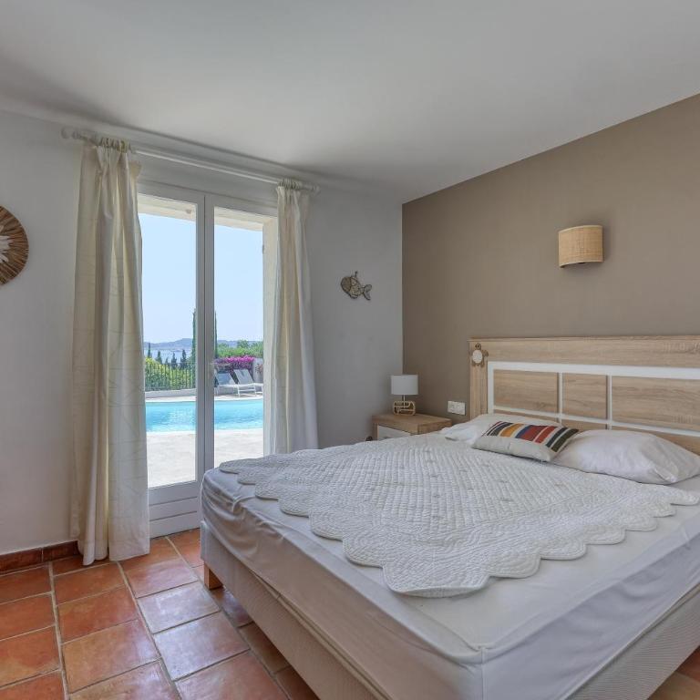 "La Chantyviere" Villa vue Exceptionnelle 180 degrés sur Golf Tropez, accès plage privée - Villa con piscina privada - 43