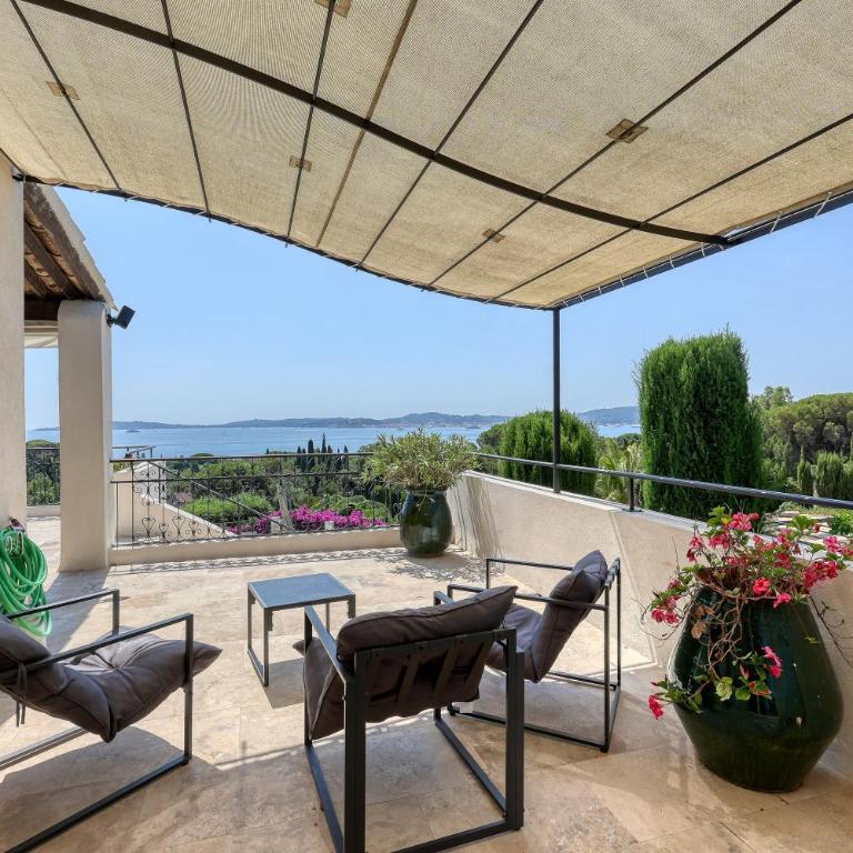 "La Chantyviere" Villa vue Exceptionnelle 180 degrés sur Golf Tropez, accès plage privée - Villa con piscina privada - 89