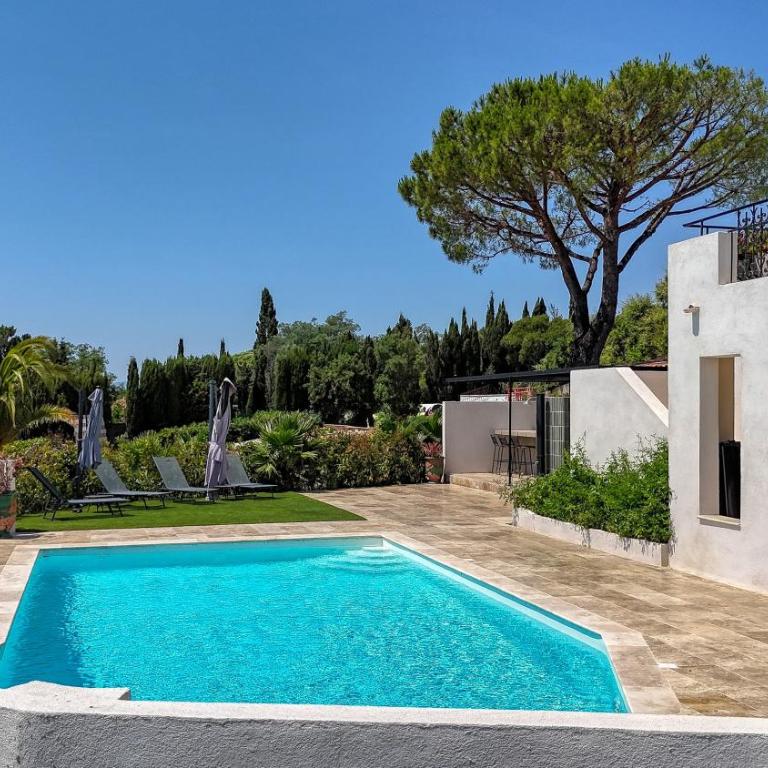 "La Chantyviere" Villa vue Exceptionnelle 180 degrés sur Golf Tropez, accès plage privée - Villa con piscina privada - 5