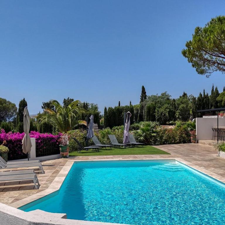 "La Chantyviere" Villa vue Exceptionnelle 180 degrés sur Golf Tropez, accès plage privée - Villa con piscina privada - 6