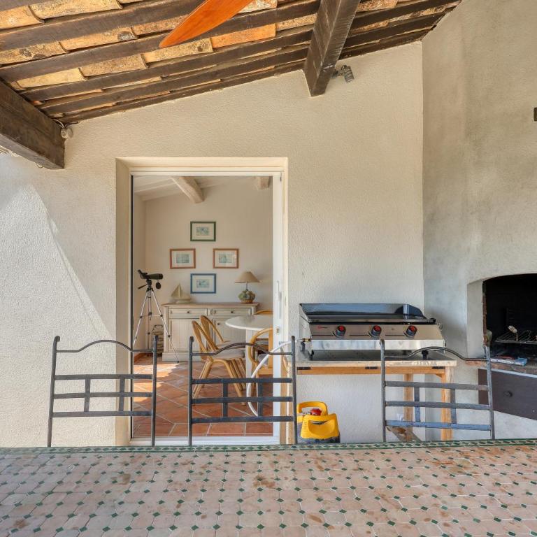 "La Chantyviere" Villa vue Exceptionnelle 180 degrés sur Golf Tropez, accès plage privée - Villa con piscina privada - 81