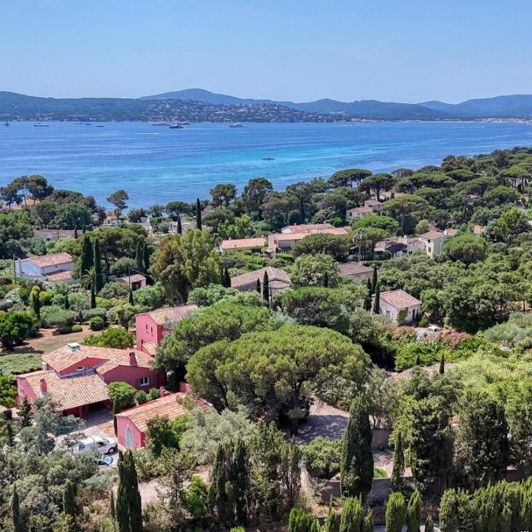 "La Chantyviere" Villa vue Exceptionnelle 180 degrés sur Golf Tropez, accès plage privée - Villa con piscina privada - 93