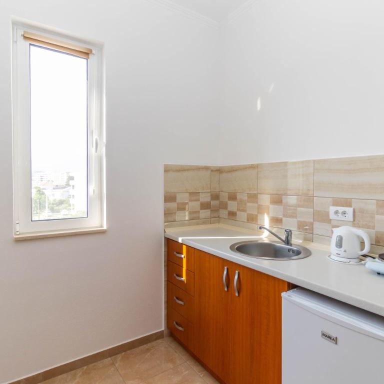Apartments Asl - Two-Bedroom Deluxe Apartment with Balcony - 9