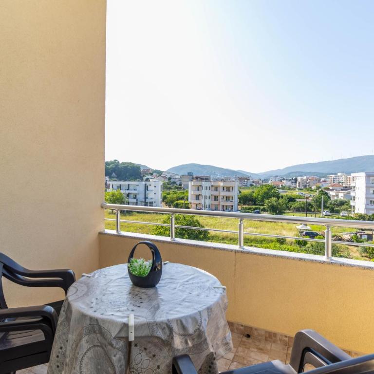 Apartments Asl - Two-Bedroom Deluxe Apartment with Balcony - 12
