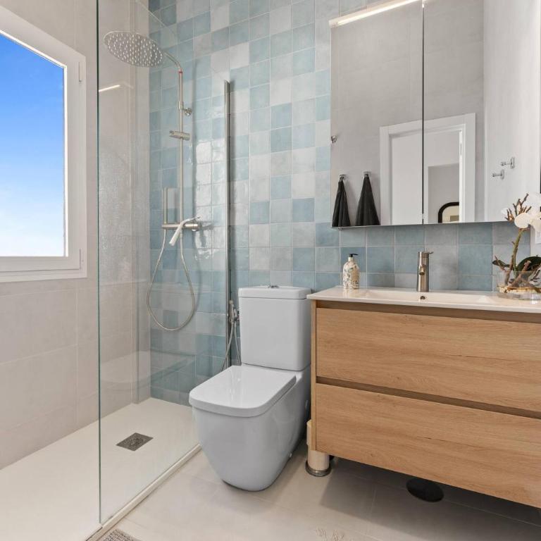 Modern Gem with large Terrace and Sea Views - Habitación Doble con vistas al parque - 24